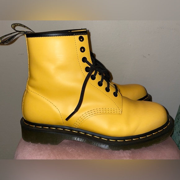 LIKE NEW DR. MARTENS 1460 BOOTS - Picture 6 of 8